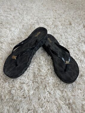 Michael Kors Black Logo Platform Flip Flop Sandals with Gold MK Accent Sz 10